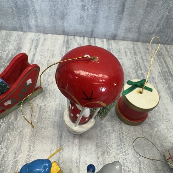 Vtg German Wooden Christmas Ornament Set Erzgebirge Style Santa Balloon Sleigh - Picture 7 of 10